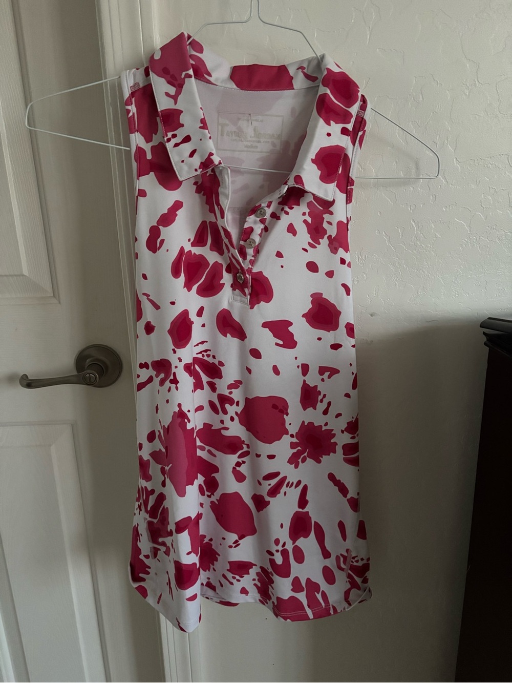 Taylor Jordan Sleeveless White Top with Bold Pink Splash Print Golf